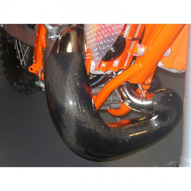 PROTECTOR DE ESCAPE DE CARBONO PARA KTM 250/300 11/16 HUSQVARNA 14/16 HUSABERG 11/14