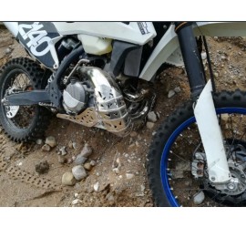 CUBRECARTER CON PROTECTOR DE ESCAPE DE ALUMINIO Y BIELETA P-TECH HUSABERG TE250/